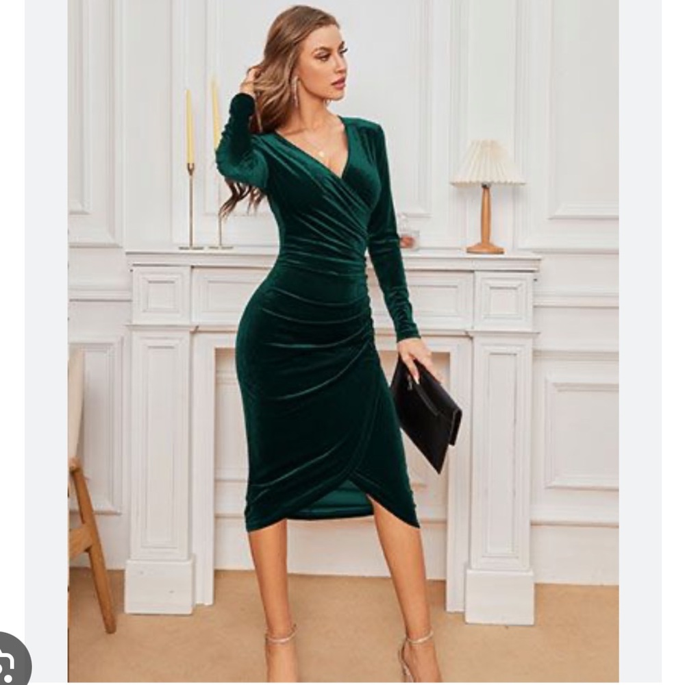 DIRASS Large Women’s Emerald Green Long Sleeve V-Neck Velvet Bodycon Dress